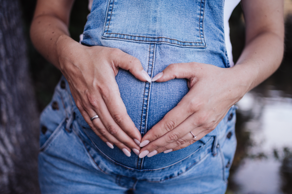 hands on pregnany belly