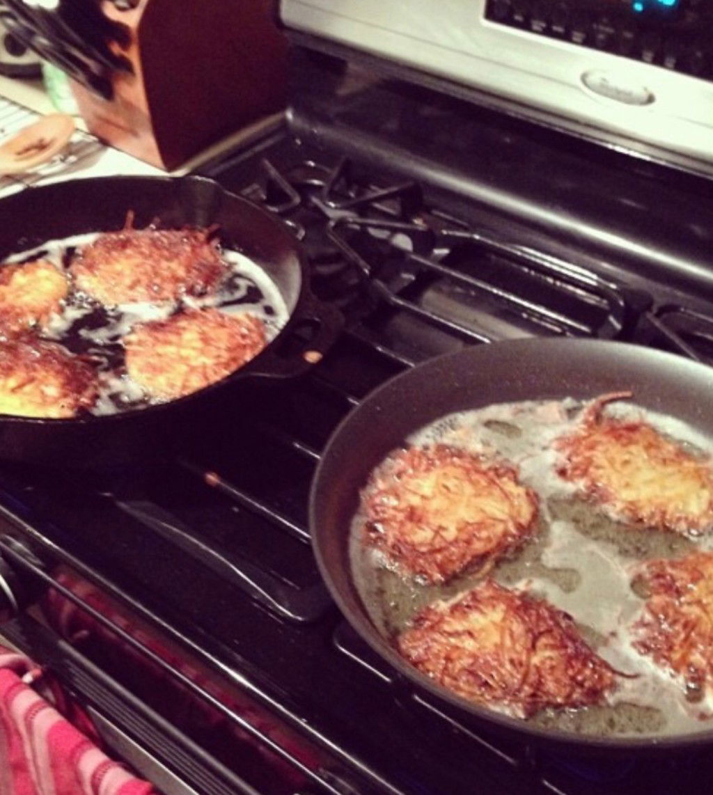 Memphis Moms Blog Hanukkah latkes