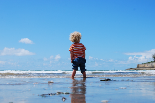 Memphis Moms Blog boy at the beach