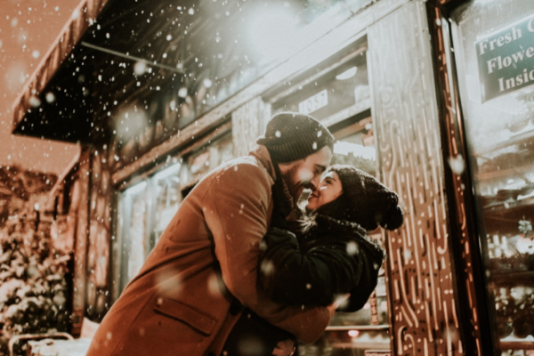 couple kissing in the snow