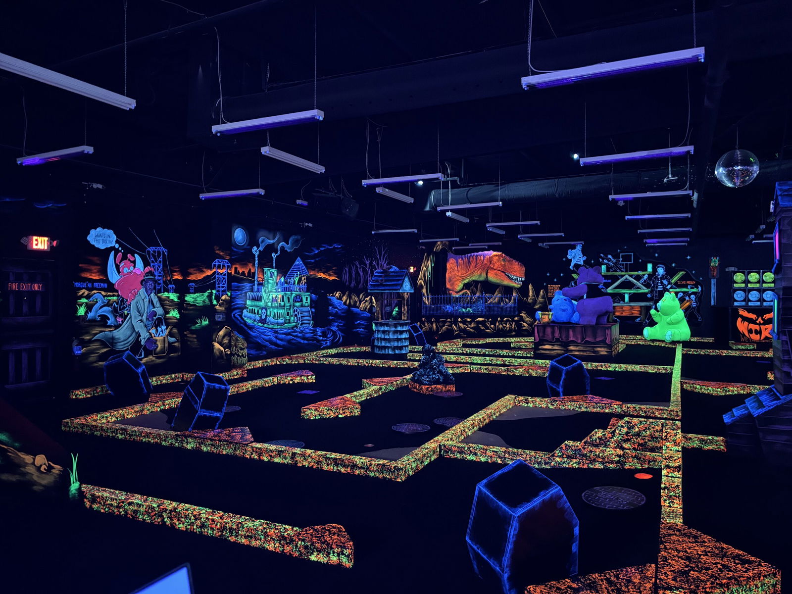 Glow Mini Golf Course with Glow in the Dark effects